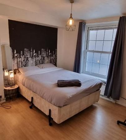 Property In Brixton 런던 외부 사진