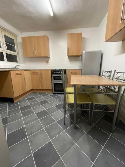 Property In Brixton 런던 외부 사진