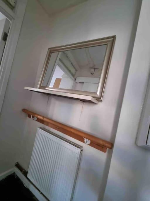 Property In Brixton 런던 외부 사진