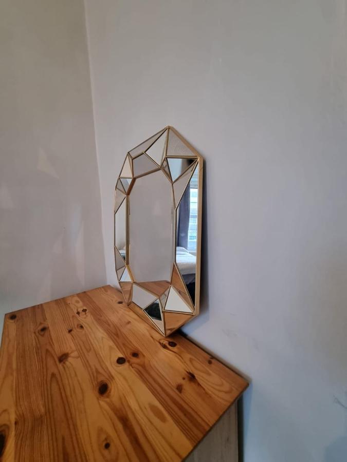 Property In Brixton 런던 외부 사진