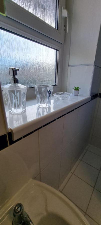 Property In Brixton 런던 외부 사진